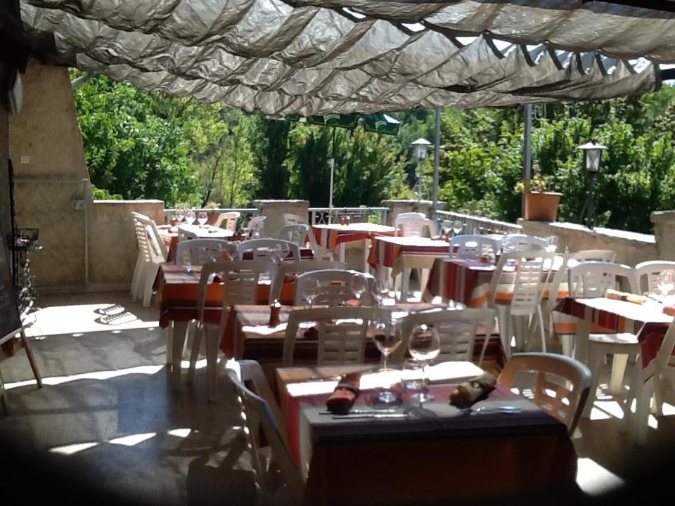 Hotel La Fontaine Saint-Martin-de-Bromes Exterior photo